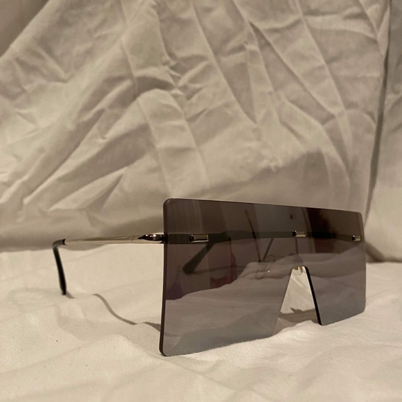 Sunglesses - Picture 14 of 16